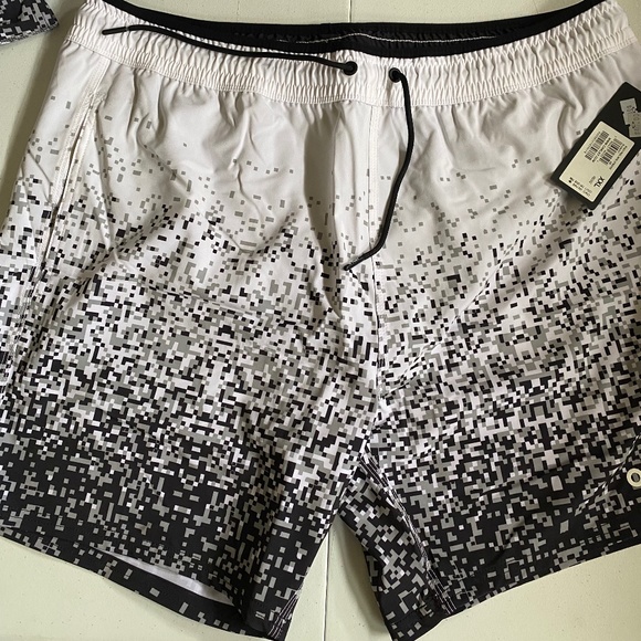 New mens XL and XXL Oakley Beach Pixel shorts - Picture 1 of 5